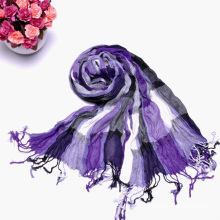 Dame Art und Weise purpurrote mehrfache Farbe langer Falten überprüfter Schal